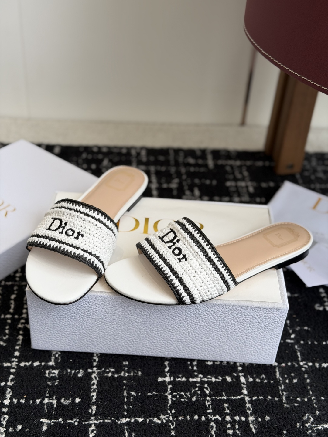 代购级DIOR 迪奥新品编织袋电绣凉拖 休闲度假风 夏日必入搭配单品 面料：立体刺绣 飞织内里：垫脚羊皮