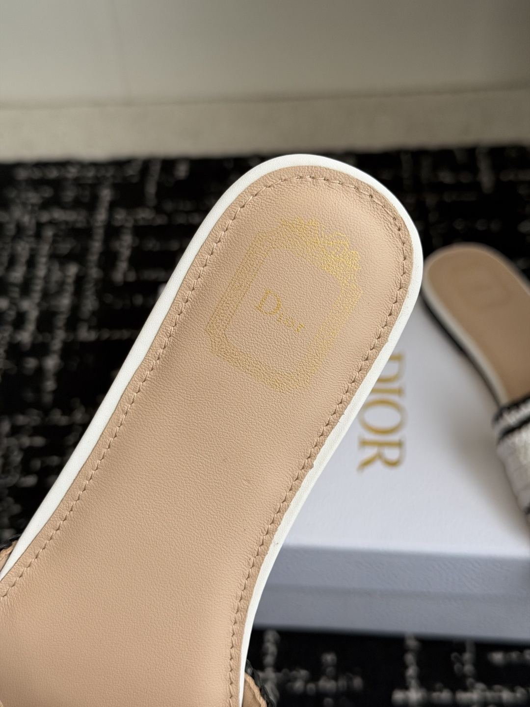 代购级DIOR 迪奥新品编织袋电绣凉拖 休闲度假风 夏日必入搭配单品 面料：立体刺绣 飞织内里：垫脚羊皮