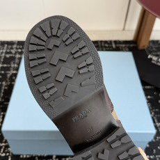 代购级Prada普拉达 26ss 秋冬 复古西部牛仔靴时尚机车马丁靴,独到味道,人人都爱也轻松驾驭 每年 代购级Prada普拉达 26ss 秋冬 复古西部牛仔靴时尚机车马丁靴,独到味道,人人都爱也轻松驾驭 每年