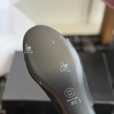 代购级Chanel 26ss 春夏系列 大珍珠跟 凉拖鞋非常火的大双C设计,独特的珍珠大扣,非常耗时耗力 代购级Chanel 26ss 春夏系列 大珍珠跟 凉拖鞋非常火的大双C设计,独特的珍珠大扣,非常耗时耗力