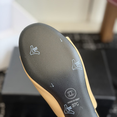 代购级Chanel 26ss 春夏系列 大珍珠跟 凉拖鞋非常火的大双C设计,独特的珍珠大扣,非常耗时耗力 代购级Chanel 26ss 春夏系列 大珍珠跟 凉拖鞋非常火的大双C设计,独特的珍珠大扣,非常耗时耗力