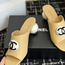 代购级Chanel 26ss 春夏系列 大珍珠跟 凉拖鞋非常火的大双C设计,独特的珍珠大扣,非常耗时耗力 代购级Chanel 26ss 春夏系列 大珍珠跟 凉拖鞋非常火的大双C设计,独特的珍珠大扣,非常耗时耗力