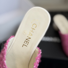 代购级Chanel 26ss 春夏系列 大珍珠跟 凉拖鞋非常火的大双C设计,独特的珍珠大扣,非常耗时耗力 代购级Chanel 26ss 春夏系列 大珍珠跟 凉拖鞋非常火的大双C设计,独特的珍珠大扣,非常耗时耗力