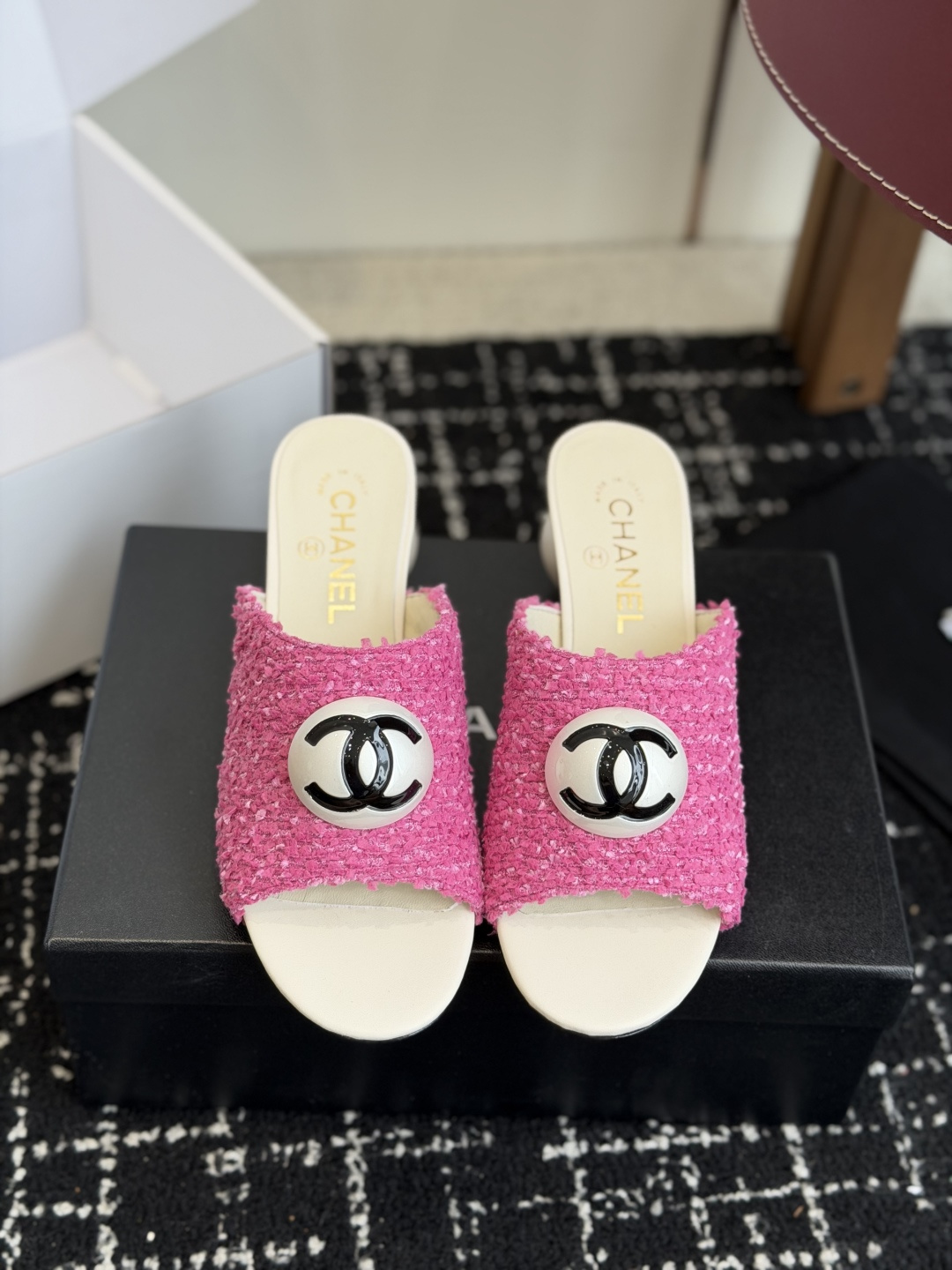 代购级Chanel 26ss 春夏系列 大珍珠跟 凉拖鞋非常火的大双C设计，独特的珍珠大扣，非常耗时耗力
