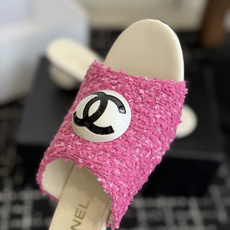 代购级Chanel 26ss 春夏系列 大珍珠跟 凉拖鞋非常火的大双C设计,独特的珍珠大扣,非常耗时耗力 代购级Chanel 26ss 春夏系列 大珍珠跟 凉拖鞋非常火的大双C设计,独特的珍珠大扣,非常耗时耗力