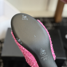 代购级Chanel 26ss 春夏系列 大珍珠跟 凉拖鞋非常火的大双C设计,独特的珍珠大扣,非常耗时耗力 代购级Chanel 26ss 春夏系列 大珍珠跟 凉拖鞋非常火的大双C设计,独特的珍珠大扣,非常耗时耗力