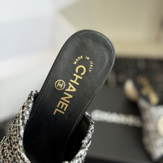 代购级Chanel 26ss 春夏系列 大珍珠跟 凉拖鞋非常火的大双C设计,独特的珍珠大扣,非常耗时耗力 代购级Chanel 26ss 春夏系列 大珍珠跟 凉拖鞋非常火的大双C设计,独特的珍珠大扣,非常耗时耗力