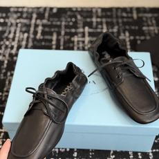 代购级Prada 普拉达新款乐福鞋 鞋面羊皮有肌理感,内里羊皮包裹,软软糯糯的踩上去无比舒适,有支撑感, 代购级Prada 普拉达新款乐福鞋 鞋面羊皮有肌理感,内里羊皮包裹,软软糯糯的踩上去无比舒适,有支撑感,