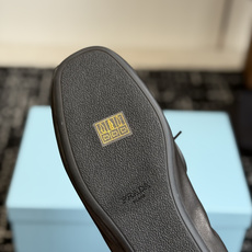 代购级Prada 普拉达新款乐福鞋 鞋面羊皮有肌理感,内里羊皮包裹,软软糯糯的踩上去无比舒适,有支撑感, 代购级Prada 普拉达新款乐福鞋 鞋面羊皮有肌理感,内里羊皮包裹,软软糯糯的踩上去无比舒适,有支撑感,
