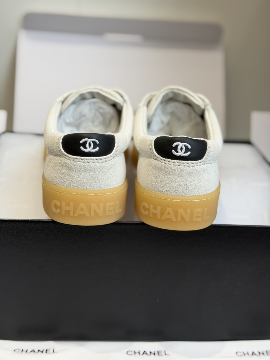 东莞代购级CHANEL 26ss 春夏度假系列运动鞋 老钱风休闲鞋原版购入开发 做货 经典设计 鞋面 东莞代购级CHANEL 26ss 春夏度假系列运动鞋 老钱风休闲鞋原版购入开发 做货 经典设计 鞋面