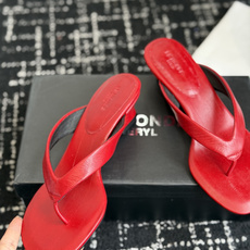 东莞代购级小众品牌LE MONDE慵懒风夹趾高跟凉拖 全鞋内里+脚床均采用透气亲肤软皮内里,搭配加厚人体 东莞代购级小众品牌LE MONDE慵懒风夹趾高跟凉拖 全鞋内里+脚床均采用透气亲肤软皮内里,搭配加厚人体