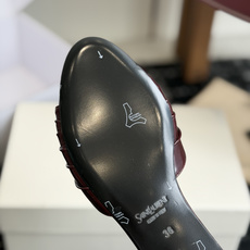 代购级Saint Lauren* 26SS早春新款圣罗兰 YSL 尖头拖鞋Ysl 是刻在DNA里的优雅。 代购级Saint Lauren* 26SS早春新款圣罗兰 YSL 尖头拖鞋Ysl 是刻在DNA里的优雅。