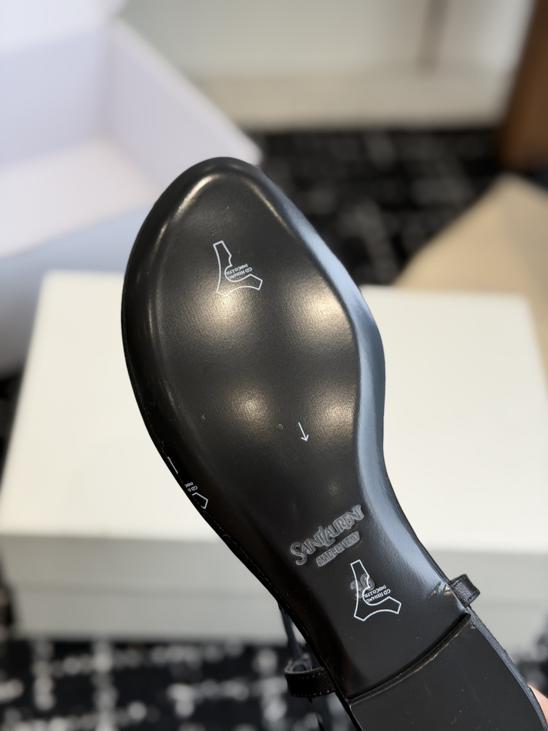 代购级Saint Laurent圣罗兰、平板夹脚凉鞋 26ss 早春最新款、YSL、Logo字母扣装饰 代购级Saint Laurent圣罗兰、平板夹脚凉鞋 26ss 早春最新款、YSL、Logo字母扣装饰
