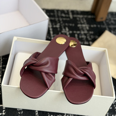 代购级Saint Lauren* 26SS早春新款圣罗兰 YSL 圆头拖鞋Ysl 是刻在DNA里的优雅。 代购级Saint Lauren* 26SS早春新款圣罗兰 YSL 圆头拖鞋Ysl 是刻在DNA里的优雅。