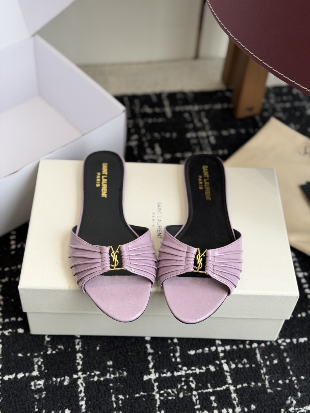 代购级Saint Lauren* 26SS早春新款圣罗兰 YSL 尖头拖鞋Ysl 是刻在DNA里的优雅。