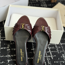 代购级Saint Lauren* 26SS早春新款圣罗兰 YSL 尖头拖鞋Ysl 是刻在DNA里的优雅。 代购级Saint Lauren* 26SS早春新款圣罗兰 YSL 尖头拖鞋Ysl 是刻在DNA里的优雅。