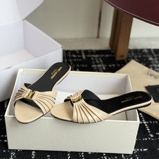 代购级Saint Lauren* 26SS早春新款圣罗兰 YSL 尖头拖鞋Ysl 是刻在DNA里的优雅。 代购级Saint Lauren* 26SS早春新款圣罗兰 YSL 尖头拖鞋Ysl 是刻在DNA里的优雅。