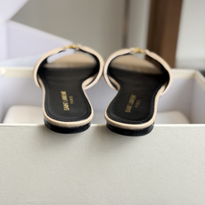 代购级Saint Lauren* 26SS早春新款圣罗兰 YSL 尖头拖鞋Ysl 是刻在DNA里的优雅。 代购级Saint Lauren* 26SS早春新款圣罗兰 YSL 尖头拖鞋Ysl 是刻在DNA里的优雅。