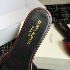 代购级Saint Lauren* 26SS早春新款圣罗兰 YSL 尖头拖鞋Ysl 是刻在DNA里的优雅。 代购级Saint Lauren* 26SS早春新款圣罗兰 YSL 尖头拖鞋Ysl 是刻在DNA里的优雅。