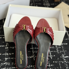 代购级Saint Lauren* 26SS早春新款圣罗兰 YSL 尖头拖鞋Ysl 是刻在DNA里的优雅。 代购级Saint Lauren* 26SS早春新款圣罗兰 YSL 尖头拖鞋Ysl 是刻在DNA里的优雅。