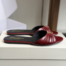 代购级Saint Lauren* 26SS早春新款圣罗兰 YSL 尖头拖鞋Ysl 是刻在DNA里的优雅。 代购级Saint Lauren* 26SS早春新款圣罗兰 YSL 尖头拖鞋Ysl 是刻在DNA里的优雅。
