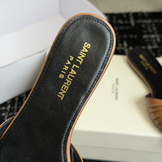 代购级Saint Lauren* 26SS早春新款圣罗兰 YSL 尖头拖鞋Ysl 是刻在DNA里的优雅。 代购级Saint Lauren* 26SS早春新款圣罗兰 YSL 尖头拖鞋Ysl 是刻在DNA里的优雅。