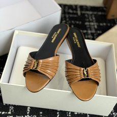 代购级Saint Lauren* 26SS早春新款圣罗兰 YSL 尖头拖鞋Ysl 是刻在DNA里的优雅。 代购级Saint Lauren* 26SS早春新款圣罗兰 YSL 尖头拖鞋Ysl 是刻在DNA里的优雅。