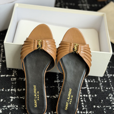 代购级Saint Lauren* 26SS早春新款圣罗兰 YSL 尖头拖鞋Ysl 是刻在DNA里的优雅。 代购级Saint Lauren* 26SS早春新款圣罗兰 YSL 尖头拖鞋Ysl 是刻在DNA里的优雅。
