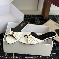 代购级Saint Lauren* 26SS早春新款圣罗兰 YSL 尖头拖鞋Ysl 是刻在DNA里的优雅。 代购级Saint Lauren* 26SS早春新款圣罗兰 YSL 尖头拖鞋Ysl 是刻在DNA里的优雅。