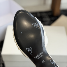 代购级Saint Lauren* 26SS早春新款圣罗兰 YSL 尖头拖鞋Ysl 是刻在DNA里的优雅。 代购级Saint Lauren* 26SS早春新款圣罗兰 YSL 尖头拖鞋Ysl 是刻在DNA里的优雅。