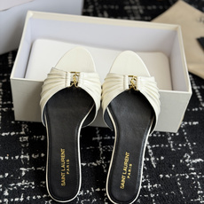 代购级Saint Lauren* 26SS早春新款圣罗兰 YSL 尖头拖鞋Ysl 是刻在DNA里的优雅。 代购级Saint Lauren* 26SS早春新款圣罗兰 YSL 尖头拖鞋Ysl 是刻在DNA里的优雅。