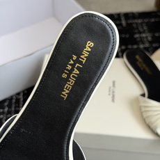 代购级Saint Lauren* 26SS早春新款圣罗兰 YSL 尖头拖鞋Ysl 是刻在DNA里的优雅。 代购级Saint Lauren* 26SS早春新款圣罗兰 YSL 尖头拖鞋Ysl 是刻在DNA里的优雅。
