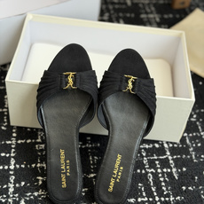 代购级Saint Lauren* 26SS早春新款圣罗兰 YSL 尖头拖鞋Ysl 是刻在DNA里的优雅。 代购级Saint Lauren* 26SS早春新款圣罗兰 YSL 尖头拖鞋Ysl 是刻在DNA里的优雅。
