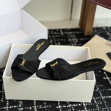 代购级Saint Lauren* 26SS早春新款圣罗兰 YSL 尖头拖鞋Ysl 是刻在DNA里的优雅。 代购级Saint Lauren* 26SS早春新款圣罗兰 YSL 尖头拖鞋Ysl 是刻在DNA里的优雅。