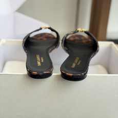 代购级Saint Lauren* 26SS早春新款圣罗兰 YSL 尖头拖鞋Ysl 是刻在DNA里的优雅。 代购级Saint Lauren* 26SS早春新款圣罗兰 YSL 尖头拖鞋Ysl 是刻在DNA里的优雅。