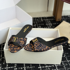 代购级Saint Lauren* 26SS早春新款圣罗兰 YSL 尖头拖鞋Ysl 是刻在DNA里的优雅。 代购级Saint Lauren* 26SS早春新款圣罗兰 YSL 尖头拖鞋Ysl 是刻在DNA里的优雅。