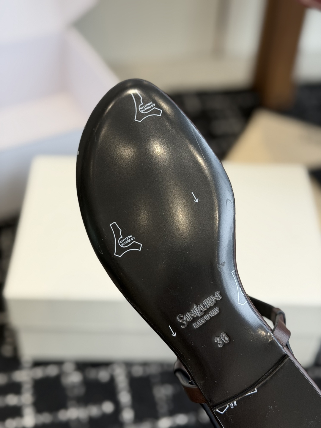 代购级Saint Laurent圣罗兰、平板夹脚凉鞋  26ss 早春最新款、YSL、Logo字母扣装饰