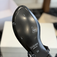 代购级Saint Laurent圣罗兰、平板夹脚凉鞋 26ss 早春最新款、YSL、Logo字母扣装饰 代购级Saint Laurent圣罗兰、平板夹脚凉鞋 26ss 早春最新款、YSL、Logo字母扣装饰