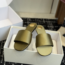 代购级Saint Lauren* 26SS早春新款圣罗兰 YSL 圆头拖鞋Ysl 是刻在DNA里的优雅。 代购级Saint Lauren* 26SS早春新款圣罗兰 YSL 圆头拖鞋Ysl 是刻在DNA里的优雅。