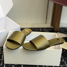代购级Saint Lauren* 26SS早春新款圣罗兰 YSL 圆头拖鞋Ysl 是刻在DNA里的优雅。 代购级Saint Lauren* 26SS早春新款圣罗兰 YSL 圆头拖鞋Ysl 是刻在DNA里的优雅。