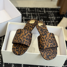 代购级Saint Lauren* 26SS早春新款圣罗兰 YSL 圆头拖鞋Ysl 是刻在DNA里的优雅。 代购级Saint Lauren* 26SS早春新款圣罗兰 YSL 圆头拖鞋Ysl 是刻在DNA里的优雅。