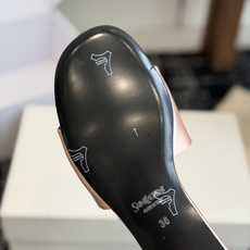 代购级Saint Lauren* 26SS早春新款圣罗兰 YSL 圆头拖鞋Ysl 是刻在DNA里的优雅。 代购级Saint Lauren* 26SS早春新款圣罗兰 YSL 圆头拖鞋Ysl 是刻在DNA里的优雅。