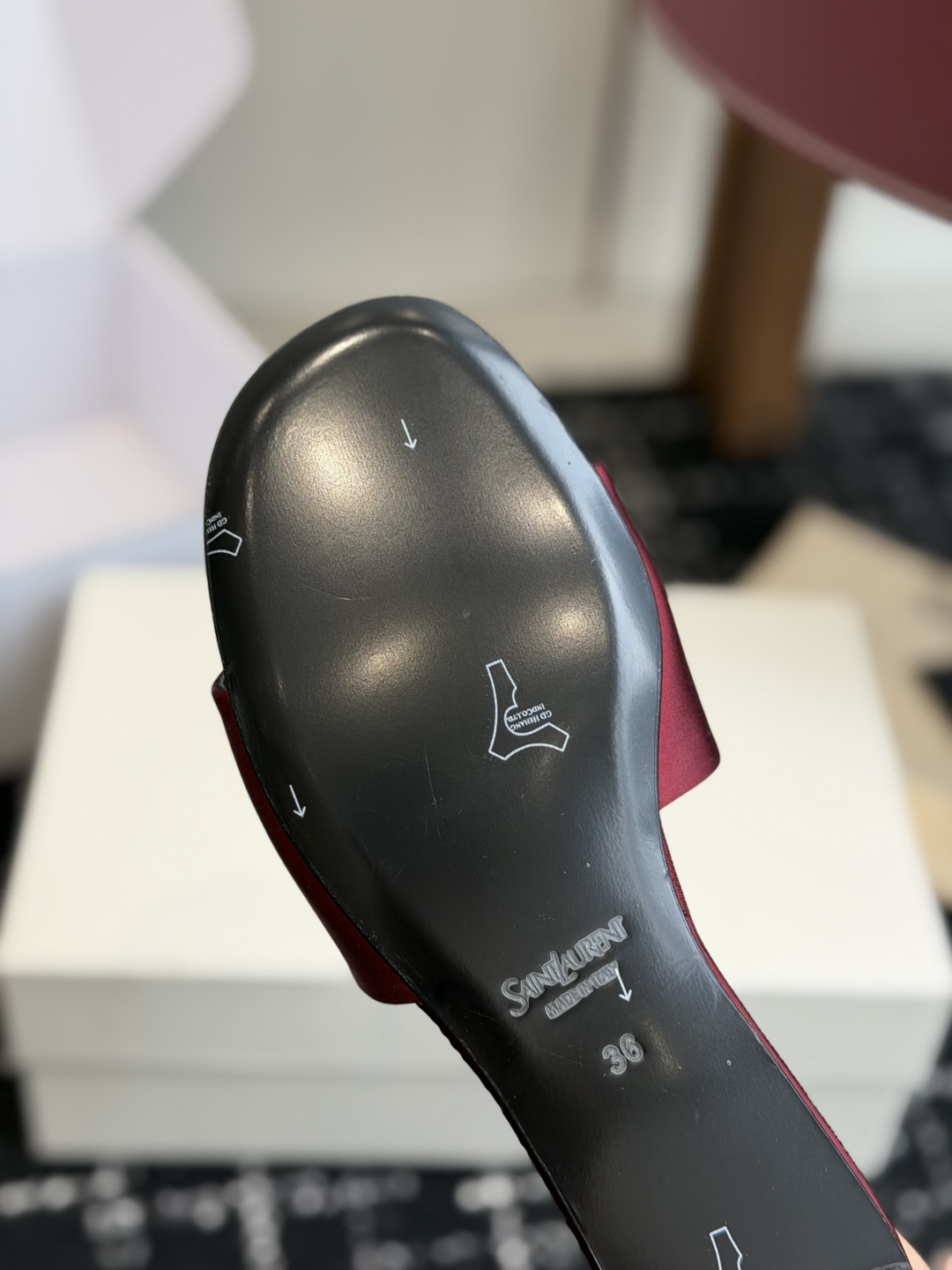 代购级Saint Lauren* 26SS早春新款圣罗兰 YSL 圆头拖鞋Ysl 是刻在DNA里的优雅。