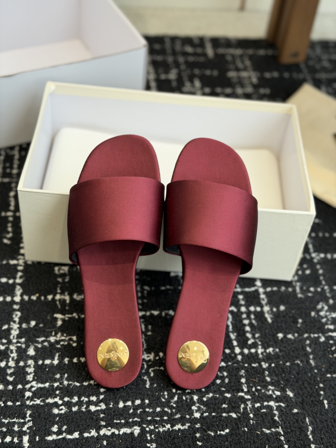 代购级Saint Lauren* 26SS早春新款圣罗兰 YSL 圆头拖鞋Ysl 是刻在DNA里的优雅。