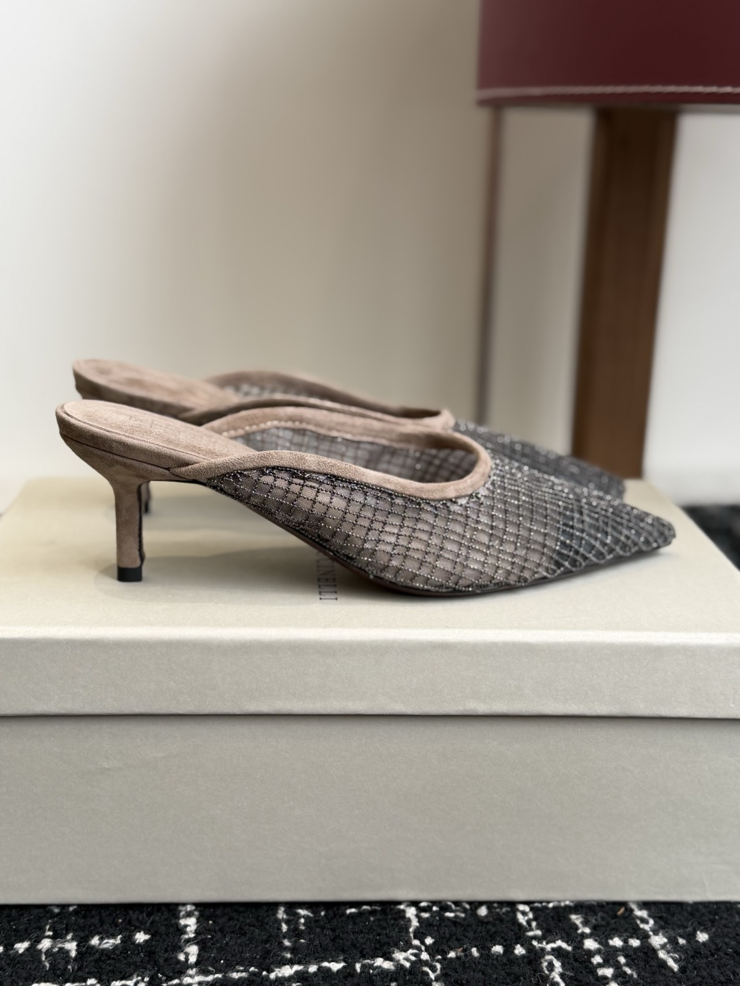 代购级Brunello Cucinelli 26ss女士镶珠装饰休闲穆勒拖鞋凉鞋 BC新款新品女士条纹麂