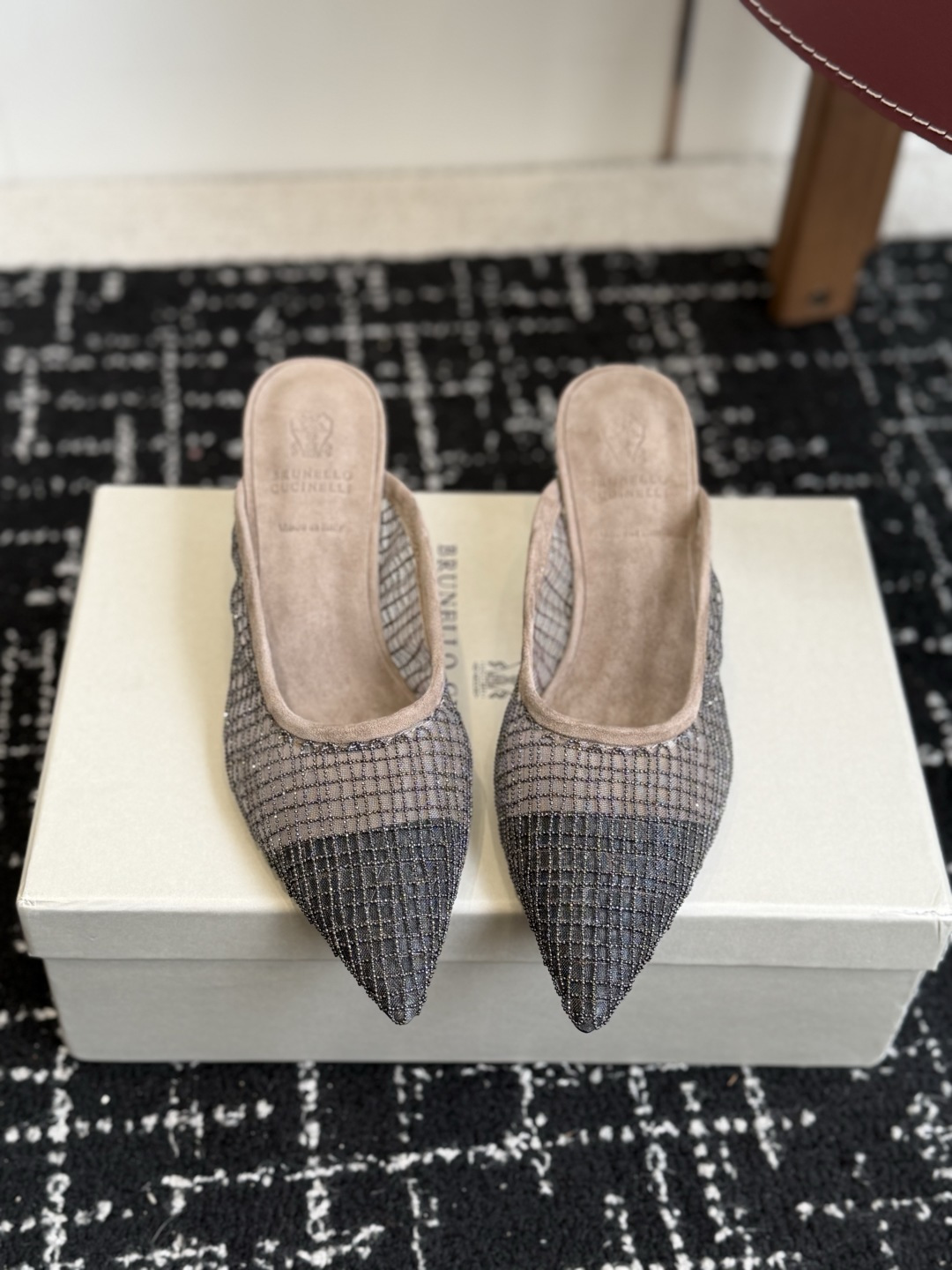 代购级Brunello Cucinelli 26ss女士镶珠装饰休闲穆勒拖鞋凉鞋 BC新款新品女士条纹麂