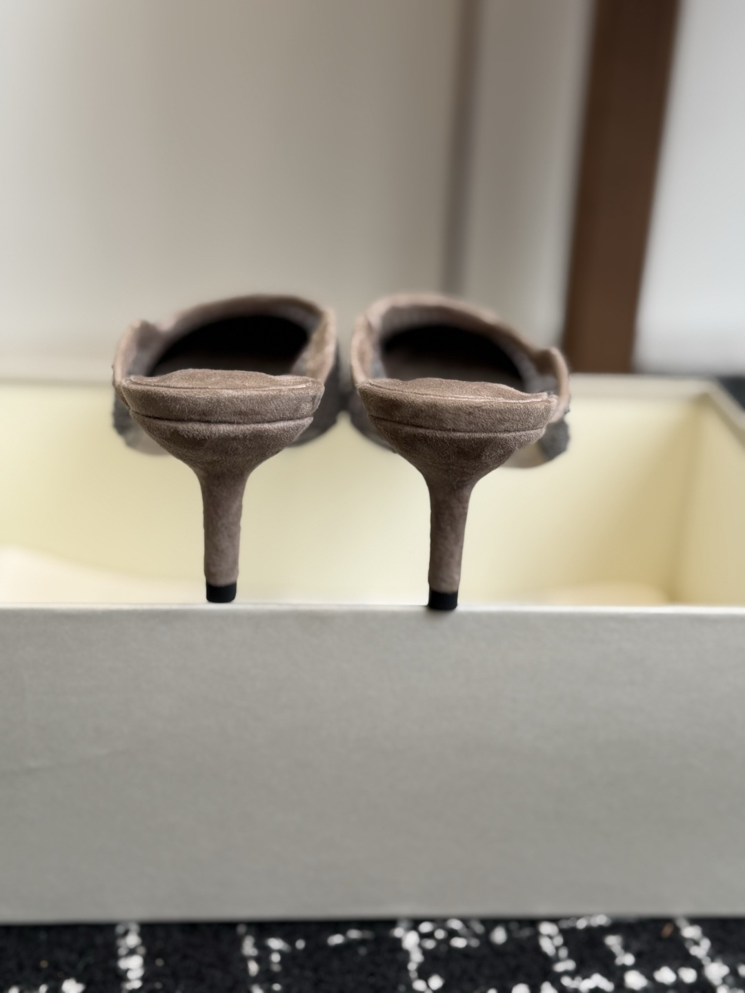 代购级Brunello Cucinelli 26ss女士镶珠装饰休闲穆勒拖鞋凉鞋 BC新款新品女士条纹麂