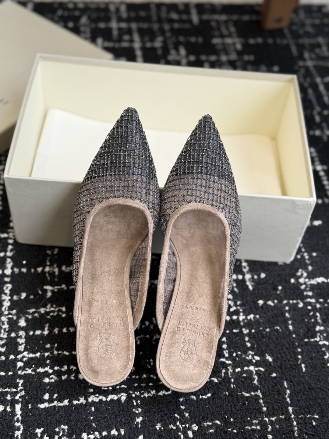 代购级Brunello Cucinelli 26ss女士镶珠装饰休闲穆勒拖鞋凉鞋 BC新款新品女士条纹麂