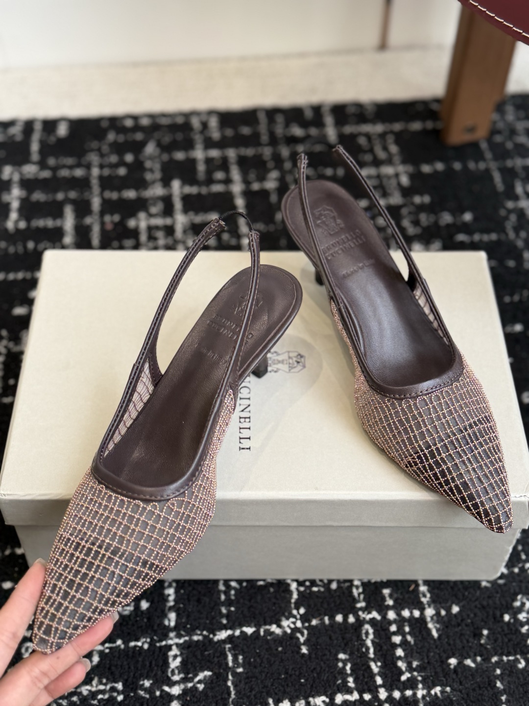 代购级Brunello Cucinelli 26ss女士镶珠装饰休闲穆勒拖鞋凉鞋 BC新款新品女士条纹麂 代购级Brunello Cucinelli 26ss女士镶珠装饰休闲穆勒拖鞋凉鞋 BC新款新品女士条纹麂