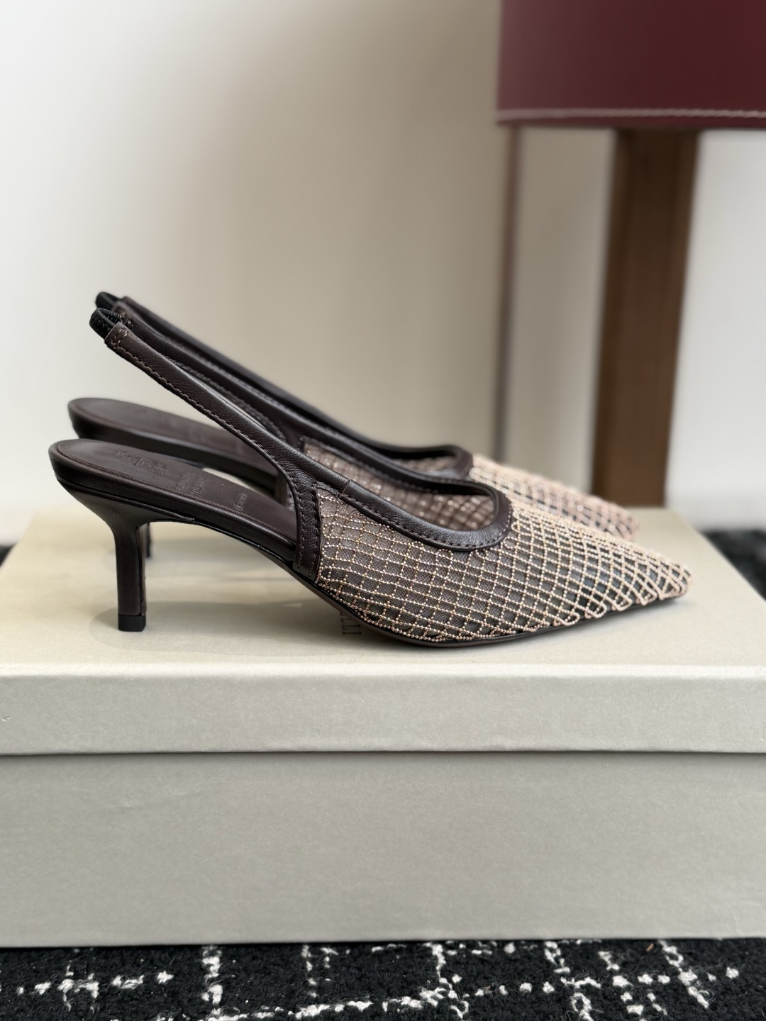 代购级Brunello Cucinelli 26ss女士镶珠装饰休闲穆勒拖鞋凉鞋 BC新款新品女士条纹麂 代购级Brunello Cucinelli 26ss女士镶珠装饰休闲穆勒拖鞋凉鞋 BC新款新品女士条纹麂